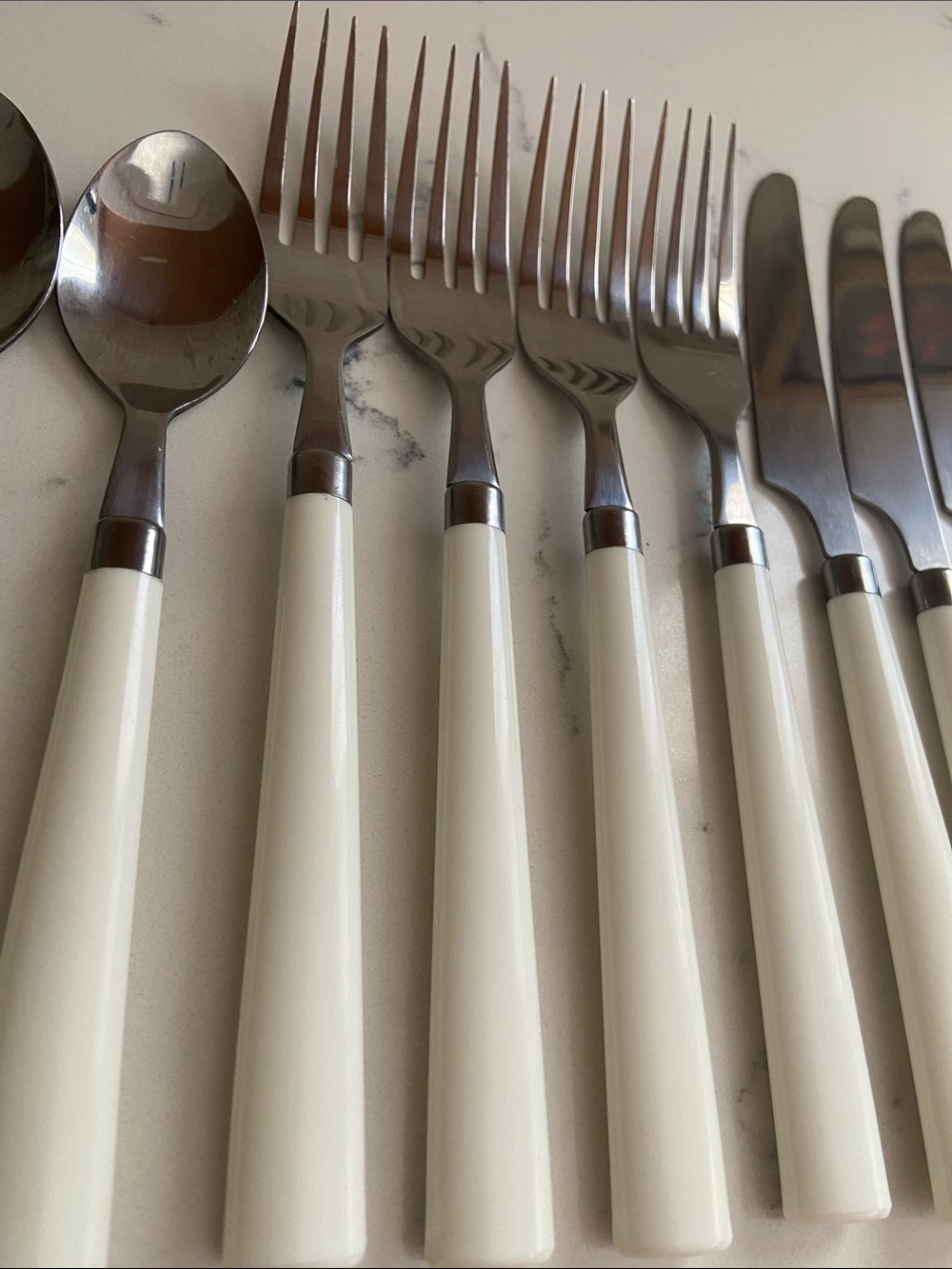 Vintage Mid Century White Handle Flatware Set 12 Pieces Stainless Taiwan - Picture 2 of 6